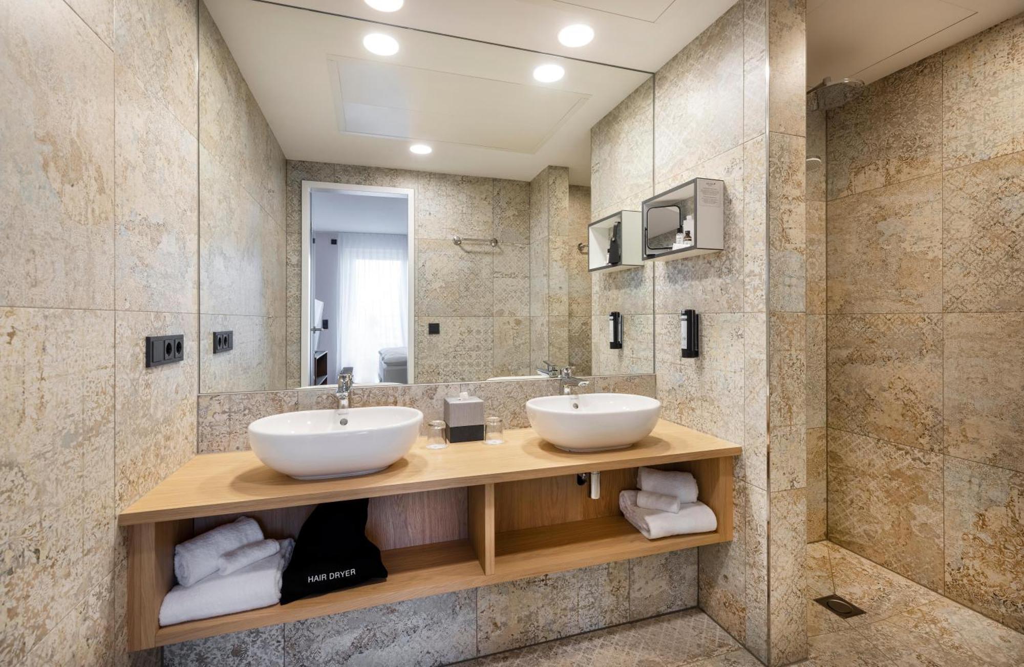 Arcotel Hafencity Hotel 4*